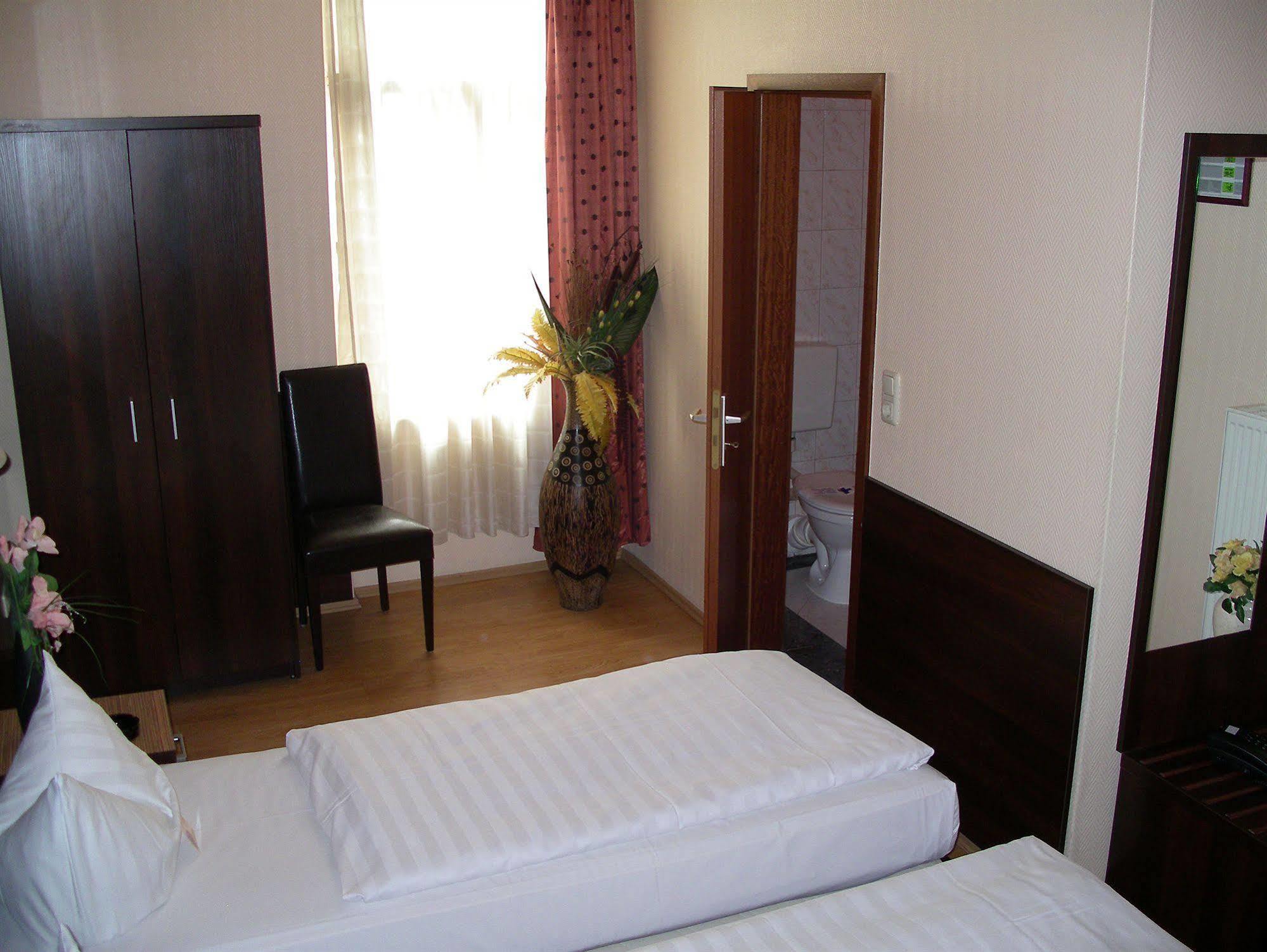 โรงแรมเอลเบอ Frankfurt am Main ภายนอก รูปภาพ
